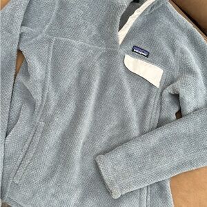 Patagonia Gray Fleece with Cream Accents